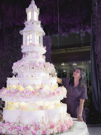 Neeth Medappa - Luxury Wedding & Engagement Cakes Architectural Marvels: Grand Wedding Cakes photo 13