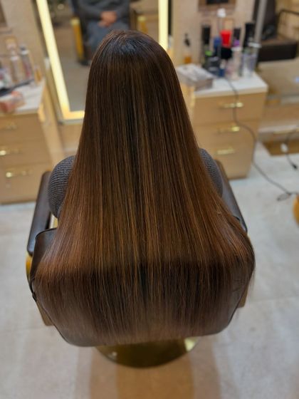 A high-angle shot of the caramel brown colour, showing the depth and richness of the shade.