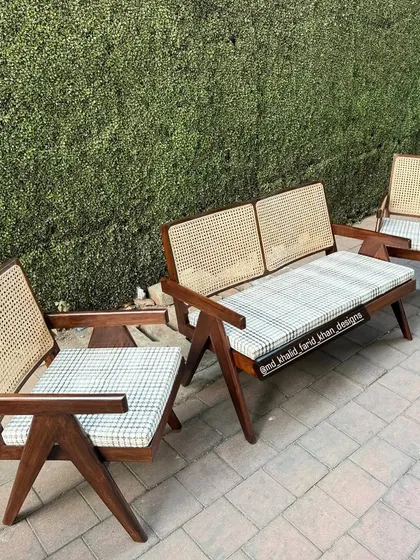 A slightly different composition of the Jeanneret set.