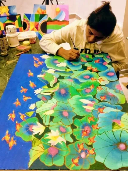 This student is working on an ambitious and beautiful large-scale painting of lotus flowers. I encourage my adult students to challenge themselves.