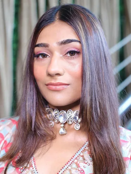 A direct look at the pink-toned makeup. The monochromatic look on the eyes, cheeks, and lips creates a harmonious and elegant effect.