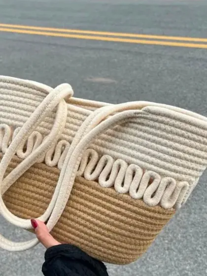 The quality and craftsmanship of this jute rope bag make it a durable and fashionable choice for everyday use.