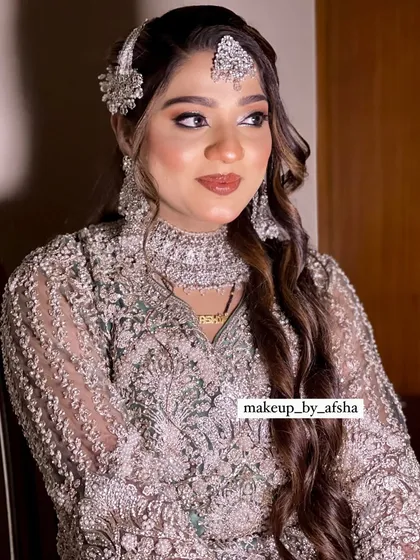 This bride's pastel green and silver outfit is perfect for a reception. I gave her a smokey eye and a nude lip for a modern, glamorous look.