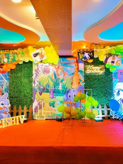 A full view of the jungle party stage with unique ceiling decor in the hall.