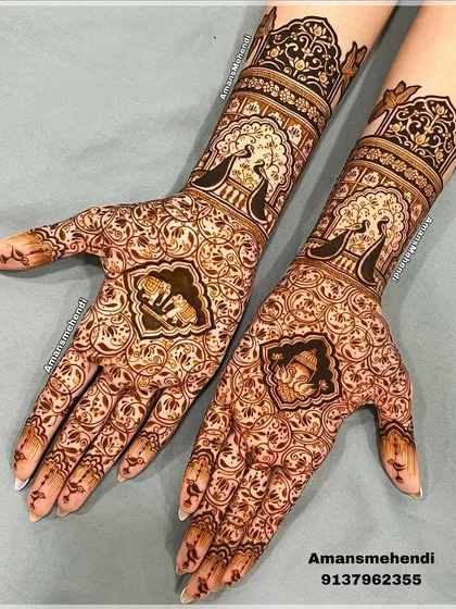 A customized design featuring elephant and Shrinathji motifs in the center of the palms, surrounded by delicate, lace-like patterns.