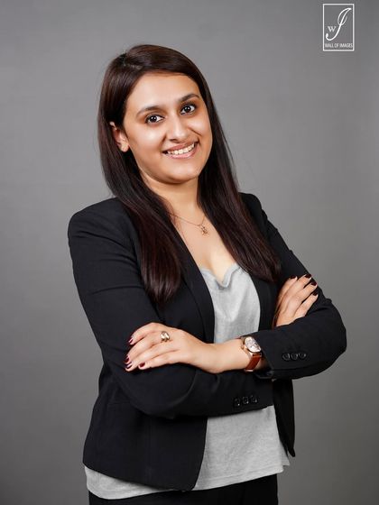 A bright and confident headshot for a professional woman. Her smile and open posture make the image feel welcoming and trustworthy.