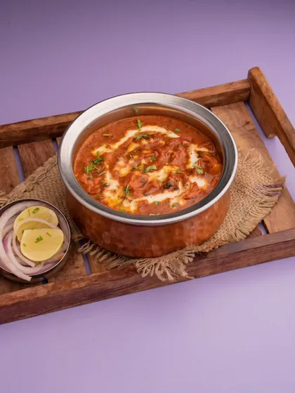 A commercial shot of a classic Indian curry for The Lantern Bar, styled simply on a wooden tray for Zomato and Swiggy listings.