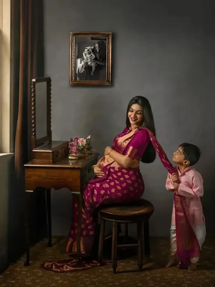 Maternity is a story of anticipation and love. This portrait, with a mother-to-be and her firstborn, is so special to me. It captures the tender connection and the family's excitement for the new chapter ahead, all wrapped in the timeless elegance of a saree.