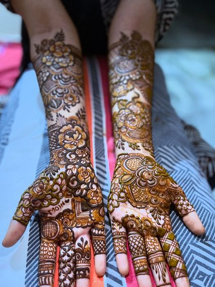 Z4 Studios - Special Occasion Henna My Signature Florals (The 'Floral Queen') photo 43