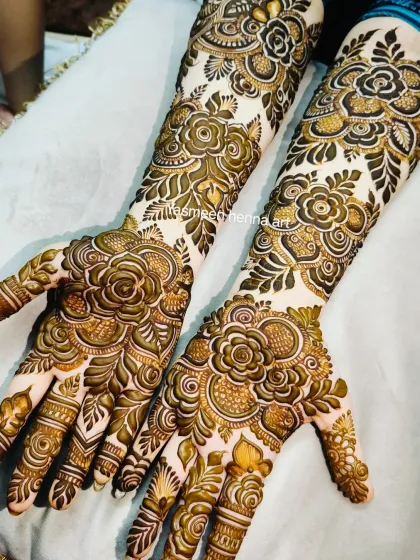 I love creating these bold, 3D roses. By using negative space and careful shading, the flowers really seem to lift off the skin.