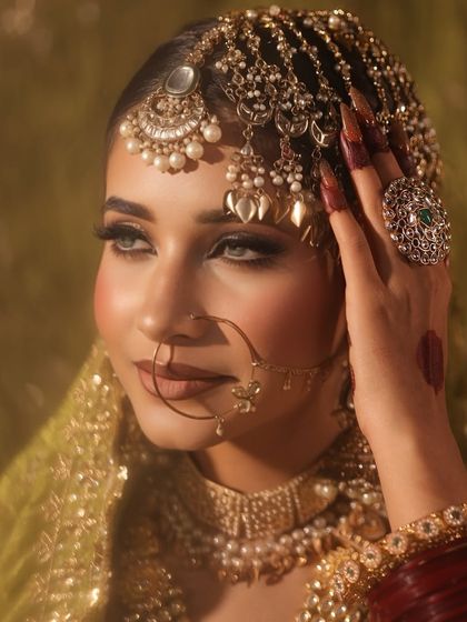 Highlighting the stunning passa and other jewelry. I teach how to place jewelry correctly to complete the bridal look.