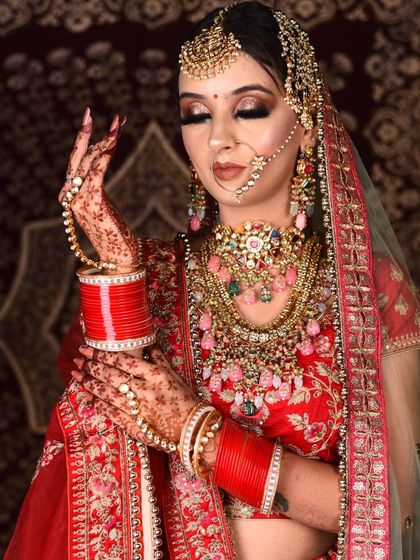 The delicate hand jewellery, or 'hath phool', perfectly matches the main necklace, completing the bridal set. We ensure every detail of your rental look is coordinated.