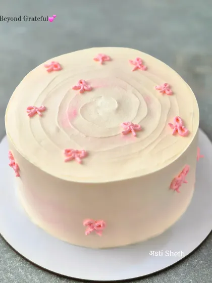 A simple and sweet cake in my signature Cherry Chocolate flavour. The pale pink ombre and tiny piped bows create a delicate, minimalist look.