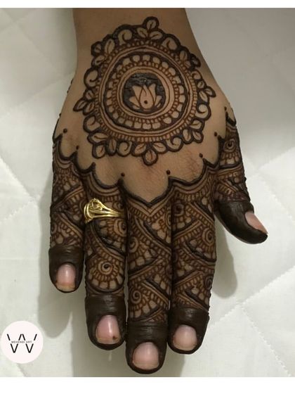 A close-up of the lotus mandala back-hand design for Vat Savitri.