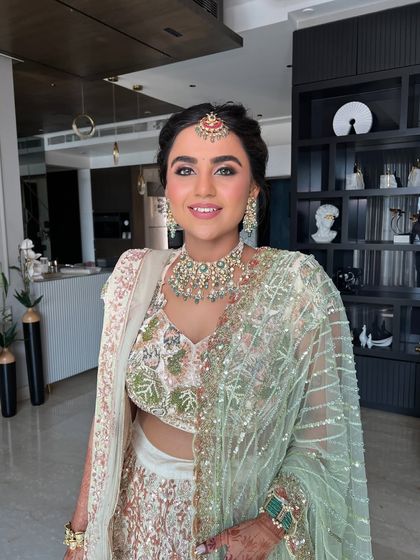 Modern Pastel & White Bridal Looks photo 43