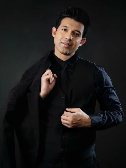 Whether it's a club gig or a formal wedding, I'm always ready to suit up and bring the right energy. This is a glimpse of my professional look for corporate events and weddings, where presentation is just as important as the music.