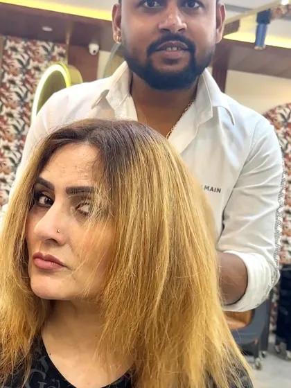 The starting point for a major blonde transformation. It's important to assess the hair's condition before beginning the coloring process to ensure a healthy, beautiful result.