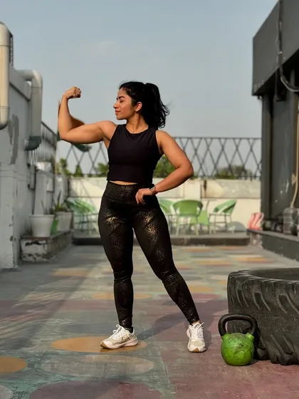 Strength is a huge part of feeling your best. My coaching focuses on building lean muscle through effective workouts, which helps create a strong, toned physique and boosts your metabolism for sustainable fat loss.