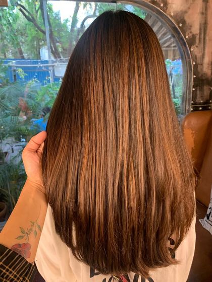 Rusty Auburn. This non-bleach color gives a beautiful warm glow to straight, healthy hair. (No filter)