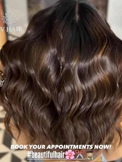 Mirror shine and touch-me texture. This is what hair goals are made of. A beautiful, healthy, and shiny brown.