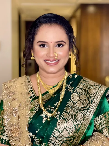 Grace in green. This classic look features a soft matte base, defined eyes, and a mauve-nude pout to complement her rich emerald Paithani saree.