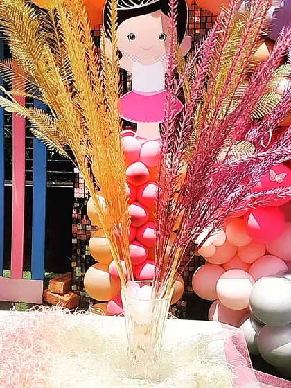 Dried floral arrangements in bright colors add a sophisticated and beautiful touch to the Ballerina theme table decor.