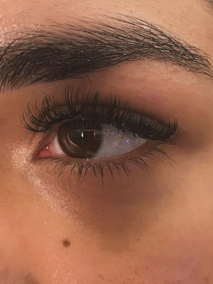 A close up of my natural mascara inspired set. I meticulously apply each lash to create a look that enhances your natural beauty, giving you the perfect 'I woke up like this' flutter.
