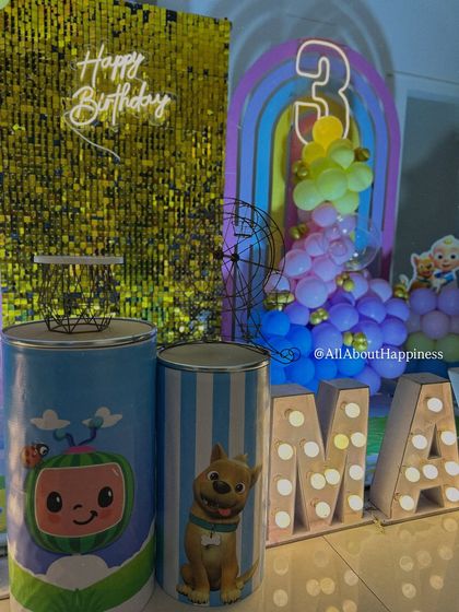 We also provide themed plinths for the cake and dessert table. These featured characters from Cocomelon, tying the whole setup together.