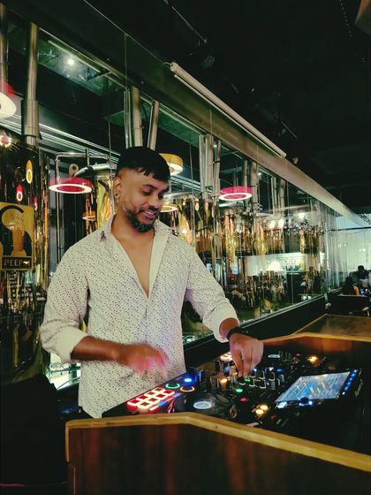 Shawn - Event DJ & VJ Services Electrifying Club Nights photo 13