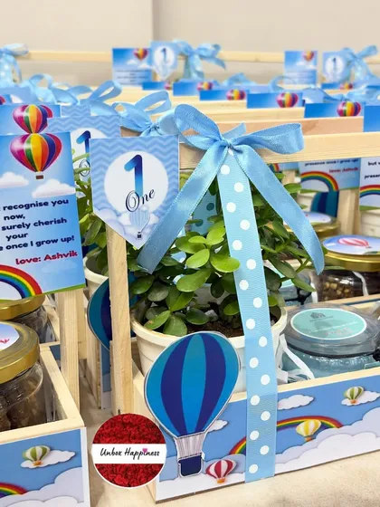 Another angle of the 'Hot Air Balloon' favors, showing the personalized card and the number "1" tag.