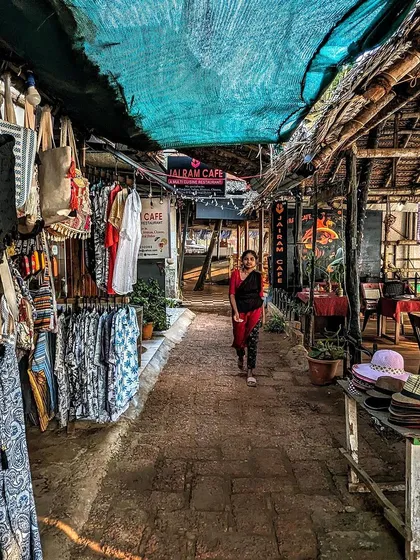 The vibrant market stalls along the Varkala cliff, perfect for souvenir shopping with an ocean view.