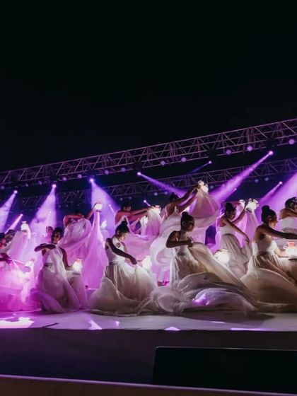 The entertainment for this reception was poetry in motion. The Shiamak Davar dance troupe curated beautiful pieces of art that left the guests mesmerized.