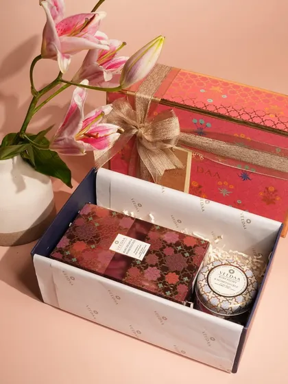 A curated selection from our extensive product portfolio, showcasing the diverse range of fragrances, colors, and designs we offer. Each image highlights the beauty and versatility of our candles, diffusers, and gift sets.