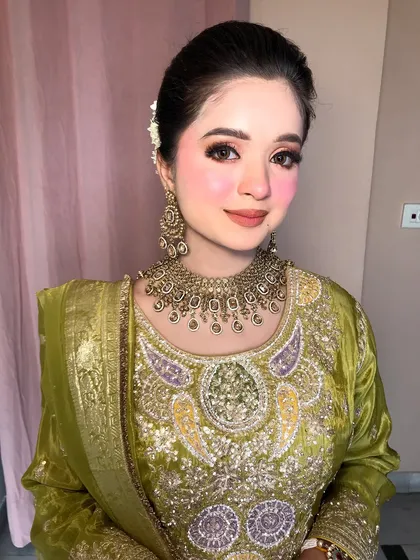A final portrait of this unique and beautiful look.