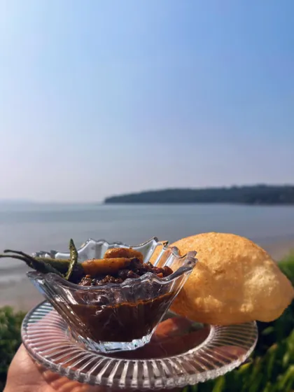 Even at a destination wedding in Goa, the craving for authentic Chole Puri is real. I bring the flavours of home to any location, served here against a beautiful beach backdrop.