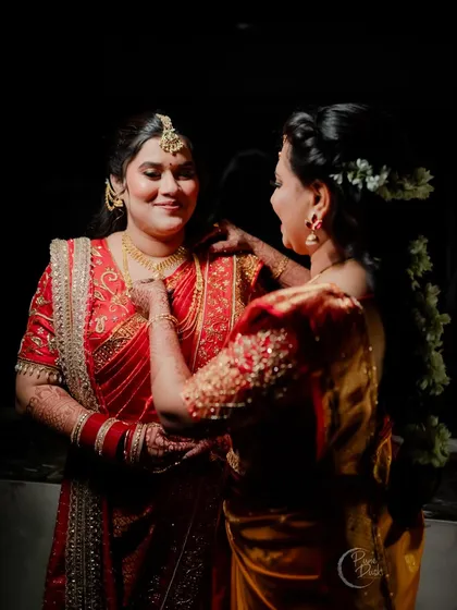 A beautiful moment between two clients, both styled by me for a South Indian wedding ceremony.