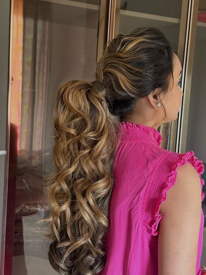 This voluminous and textured ponytail is one of the many advanced looks I teach in my 7-day basic to advance course.