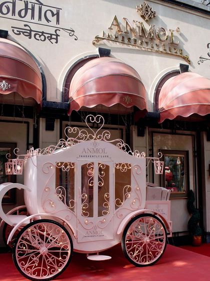 The princess carriage parked on a red carpet outside the jewelry store, setting an elegant and exclusive tone.