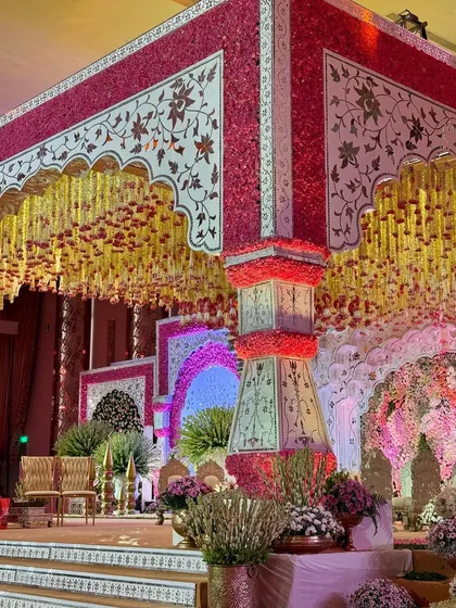 The architectural details of a mandap are where stories are told. Here, intricately designed pillars and arches, adorned with floral mosaics and cascading blooms, frame the sacred ceremony space. 🤍