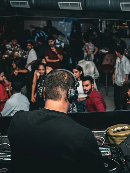 Looking out over the crowd at Flo Churchstreet, reading the room and planning the next few tracks.