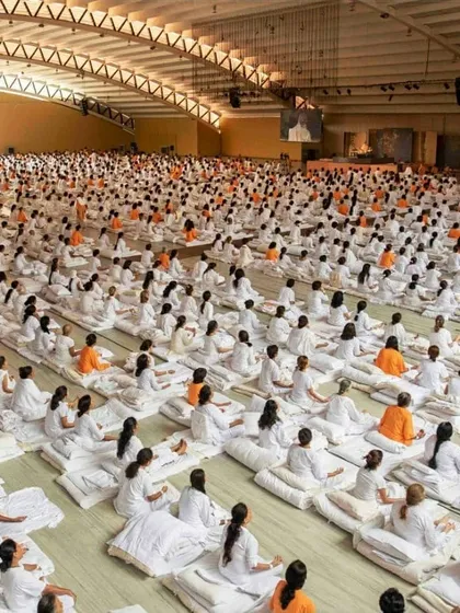 A glimpse of the Samyama program, where thousands gather for eight days of intense meditation in silence. This is a process of deep inner purification.