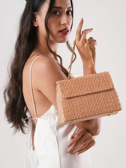 This is the beige version of my crystal bag, a versatile and elegant option for any evening event. The gold chain strap adds a touch of warmth to the neutral-toned, handcrafted beadwork.