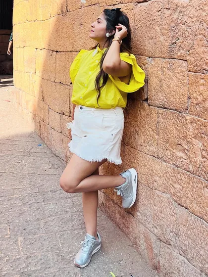 Another look from my Jaisalmer trip. The yellow top and white shorts combo was perfect for a sunny day of walking around the city.