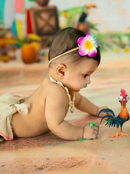Making friends with Heihei the rooster. This is a cute, interactive moment from the Moana photoshoot that brings the theme to life.
