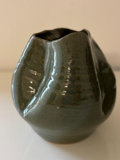 Artist Anitha Balu created these unique pieces, including a full chess set and a clock that fuses resin with a ceramic base, blending traditional and modern methods.