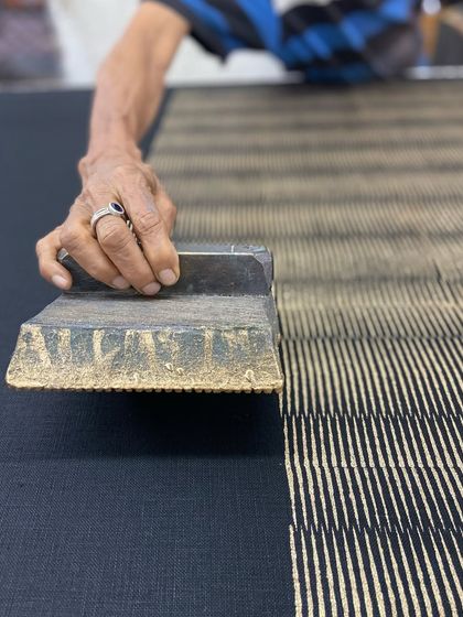 This mid-century modern settee is beautifully upholstered in our hand-printed linen. The 'Sonoma' pattern in Glitter Graphite, designed by Seema Krish, creates a unique texture with its striking yet muted metallic gold on black.