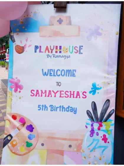 A personalized welcome sign for Samayesha's 5th birthday, setting the stage for a colorful and creative art-themed party.
