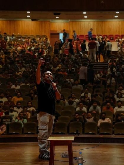Appurv Gupta, popularly known as Guptaji, taking a selfie with the packed auditorium at Pearl, BITS Hyderabad.