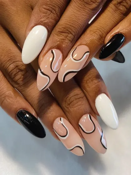 A close-up of this popular abstract line art design. The clean lines and monochrome palette make it incredibly chic.