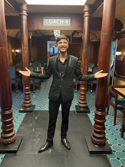A great evening performing at Padmanabham, Rajendra Place. The unique, coach-themed decor made for a memorable show environment.